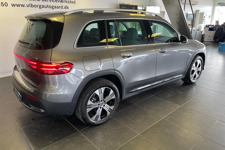 Grå Mercedes EQB250+ fra 2026