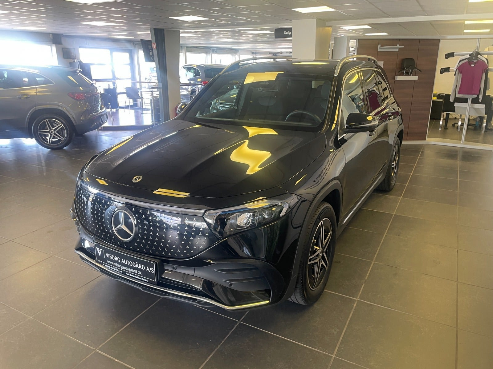 Sort Mercedes EQB250+ fra 2025