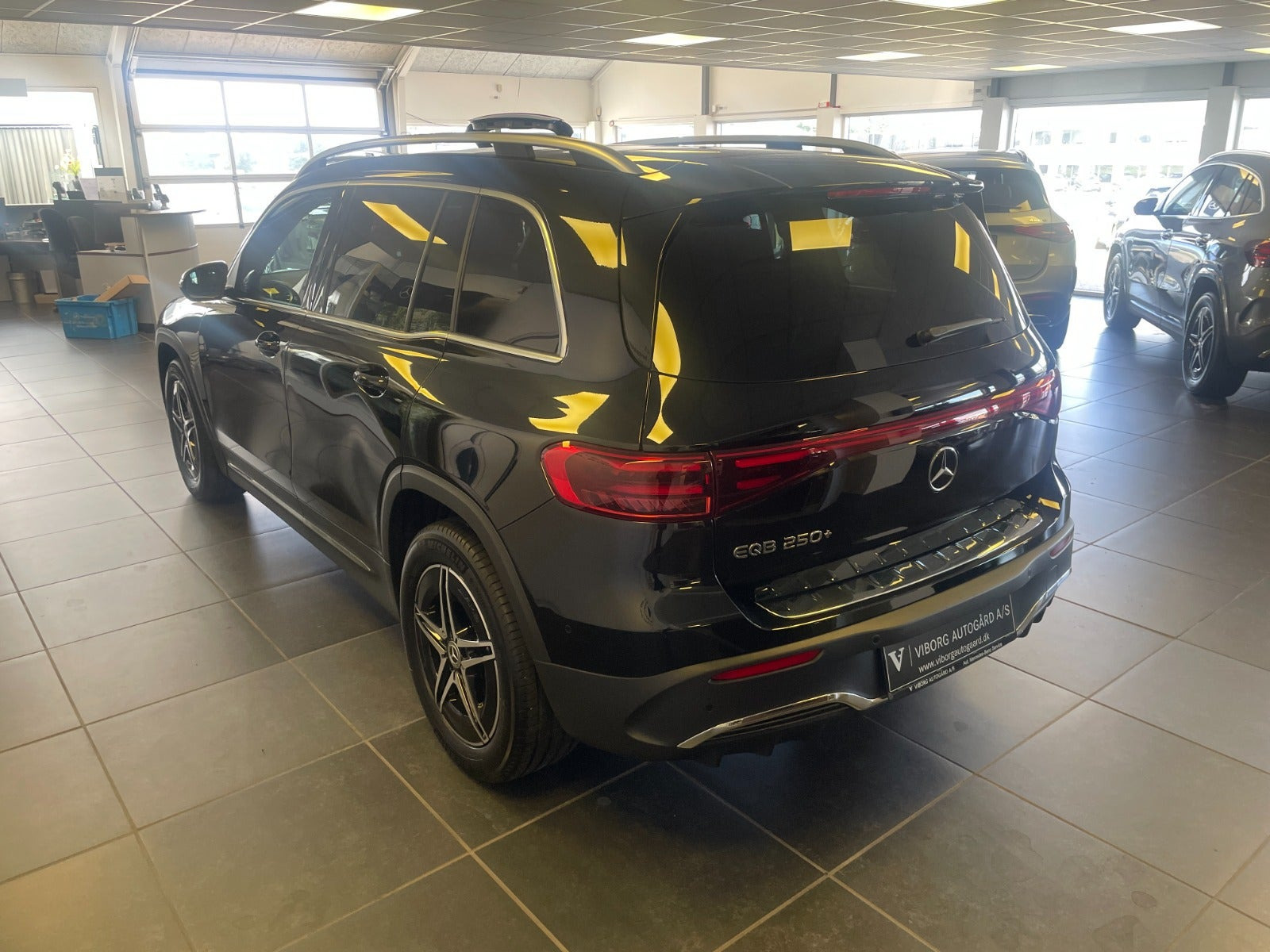 Sort Mercedes EQB250+ fra 2025