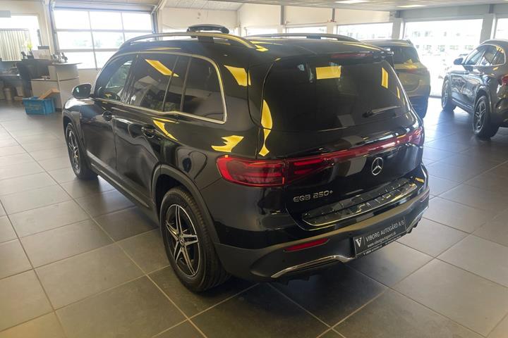 Sort Mercedes EQB250+ fra 2025