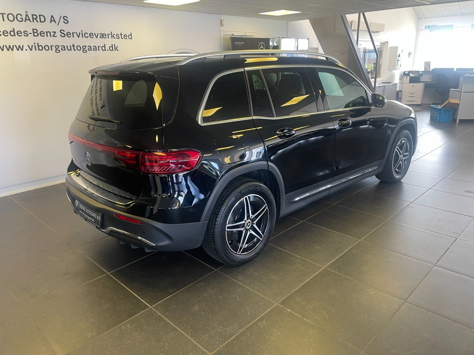 Sort Mercedes EQB250+ fra 2025