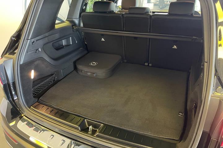 Sort Mercedes EQB250+ fra 2025