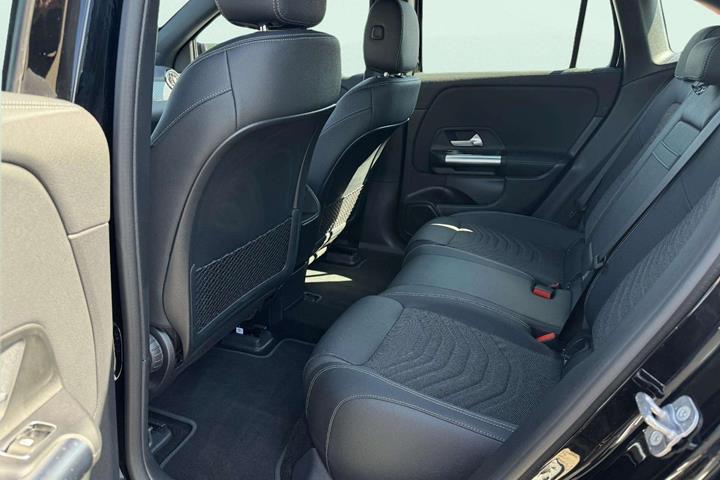 Sort Mercedes EQA250+ fra 2025