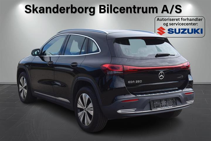 Sort Mercedes EQA 250 fra 2023