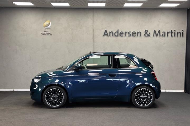 Blå Fiat 500e fra 2024