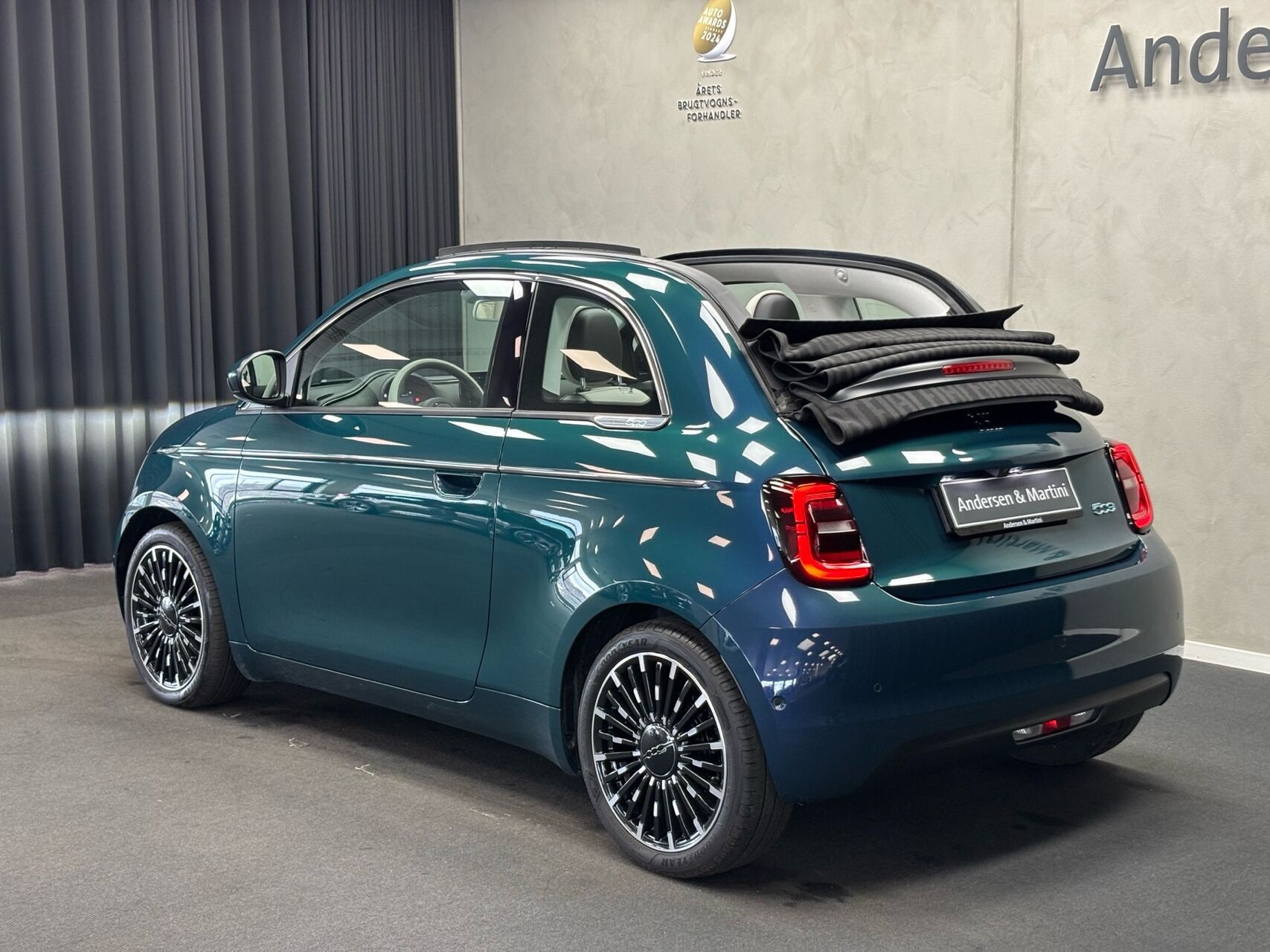 Blå Fiat 500e fra 2024