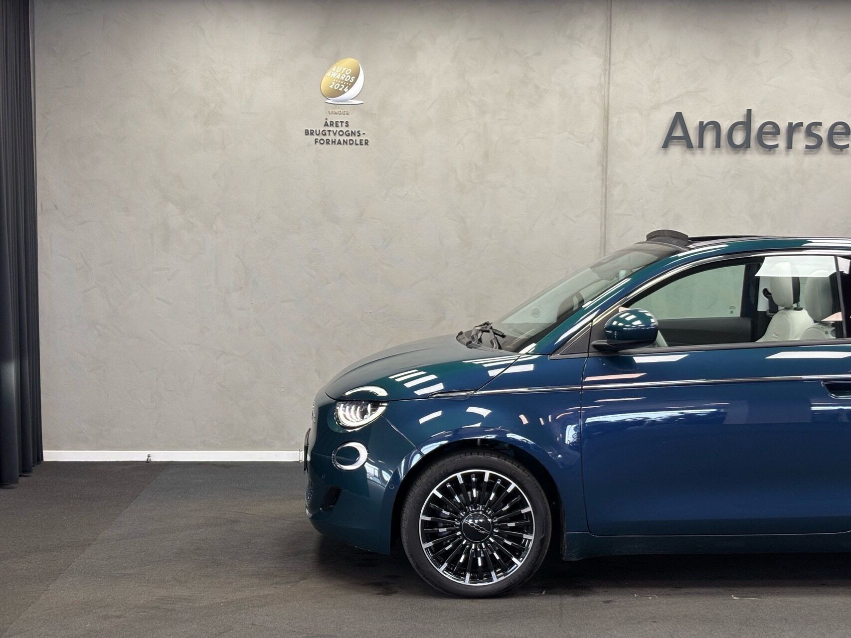 Blå Fiat 500e fra 2024