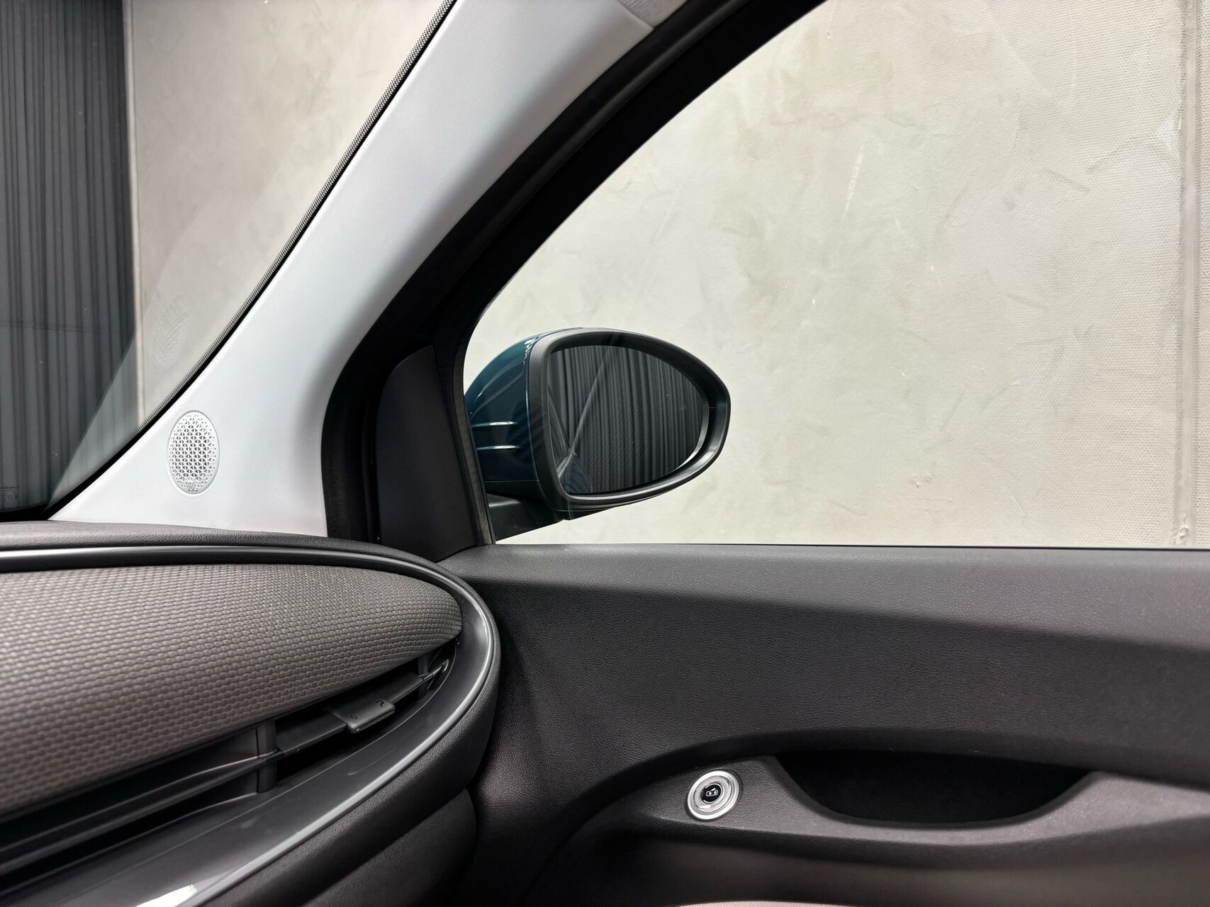 Blå Fiat 500e fra 2024
