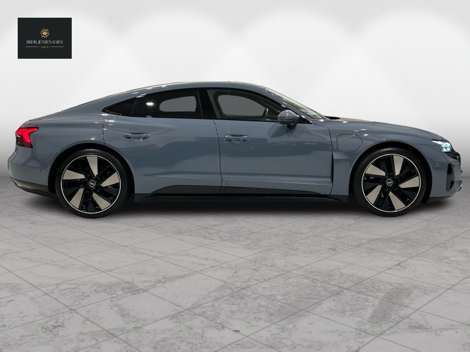 Grå Audi e-tron GT fra 2023