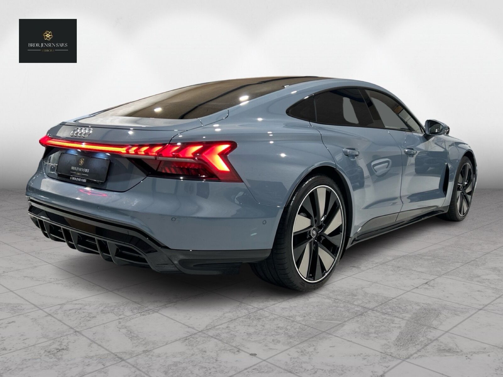 Grå Audi e-tron GT fra 2023