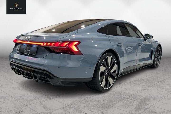 Grå Audi e-tron GT fra 2023