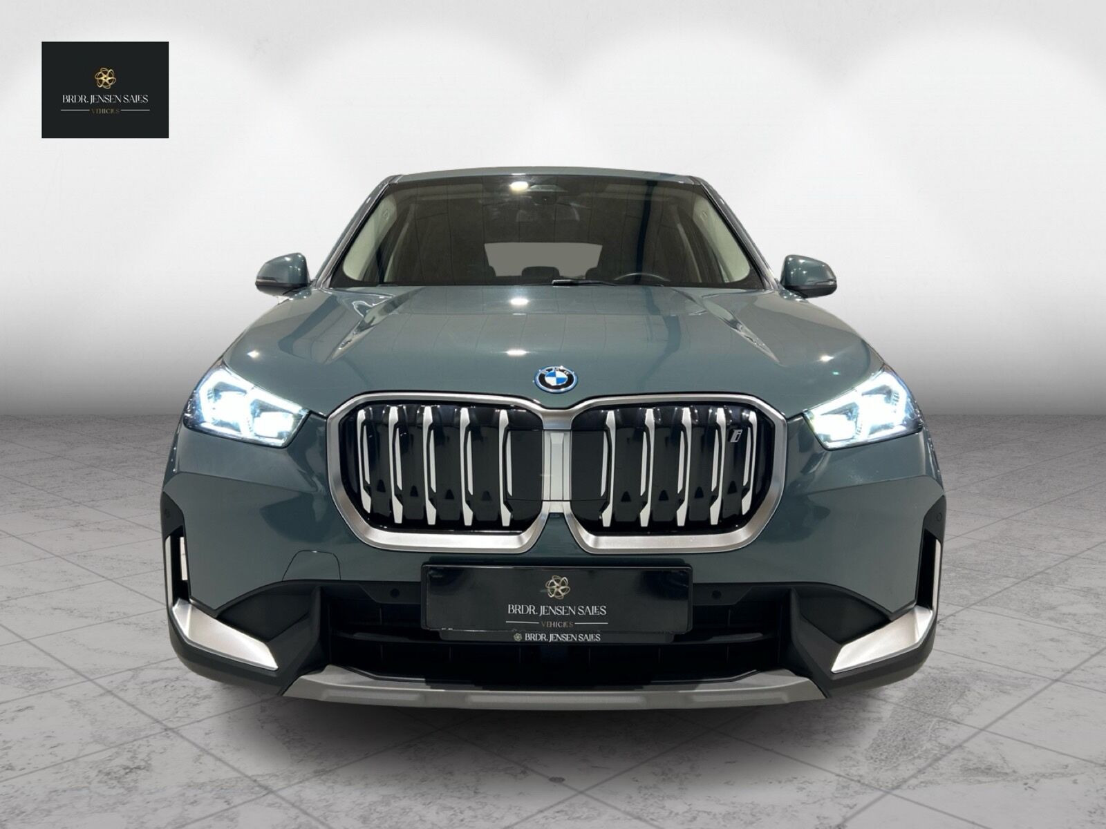 Grøn BMW iX1 fra 2023