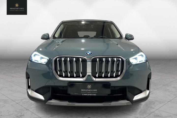 Grøn BMW iX1 fra 2023