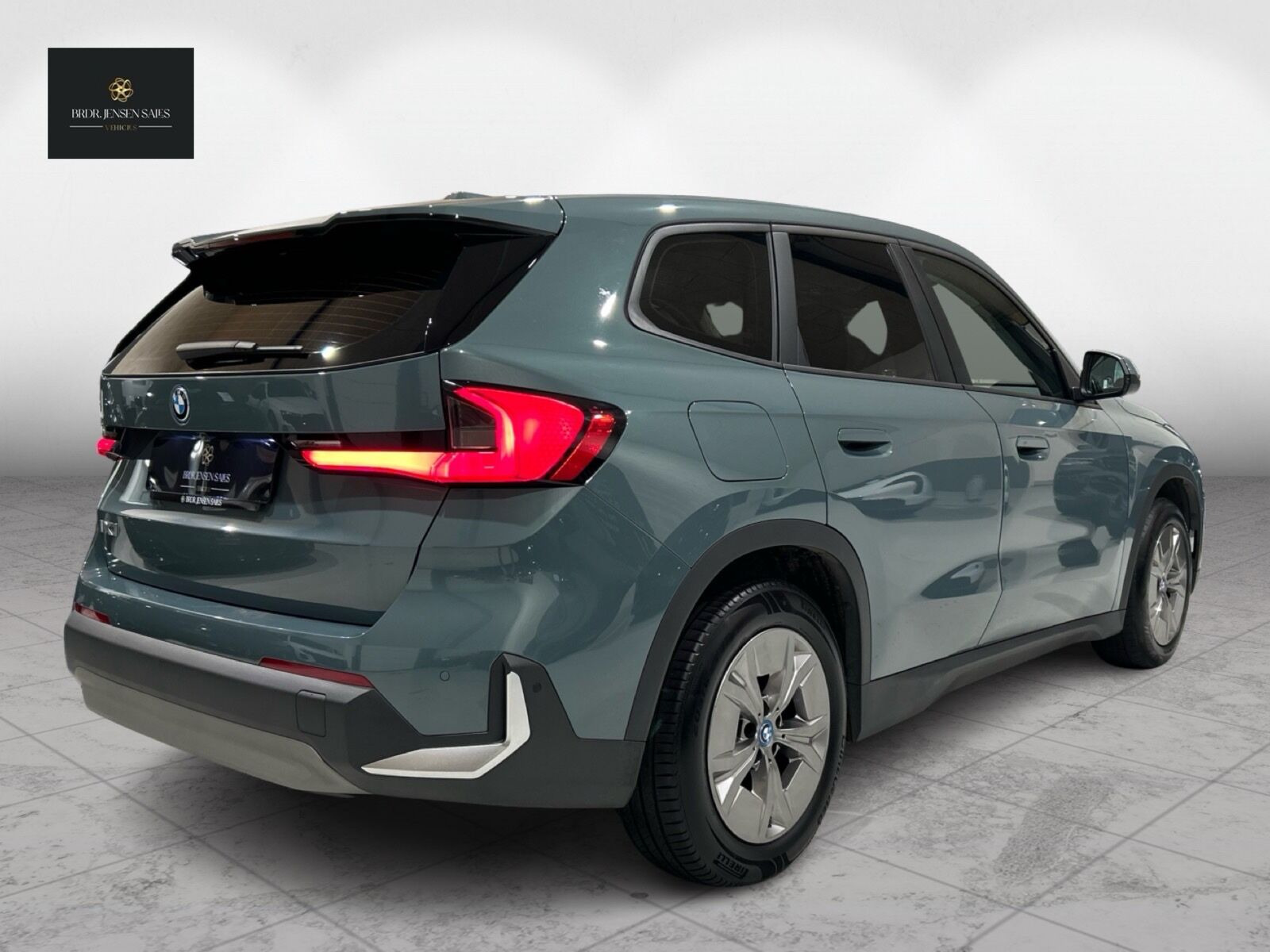 Grøn BMW iX1 fra 2023