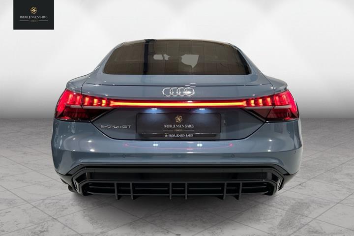 Grå Audi e-tron GT fra 2023