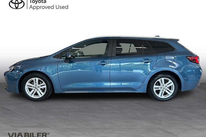 Blå Toyota Corolla fra 2023