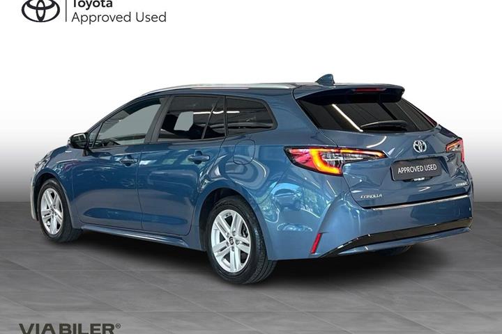 Blå Toyota Corolla fra 2023