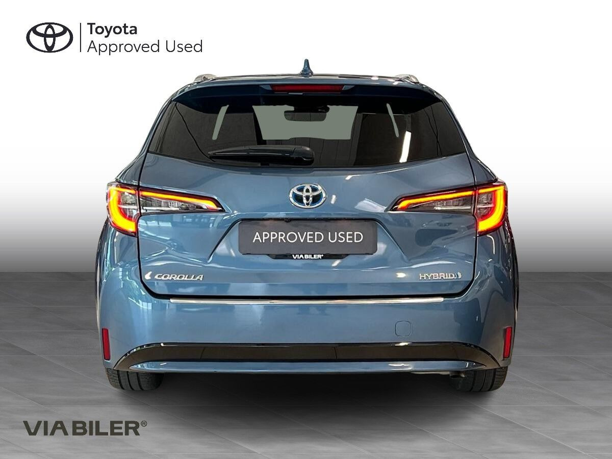 Blå Toyota Corolla fra 2023