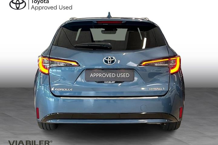 Blå Toyota Corolla fra 2023