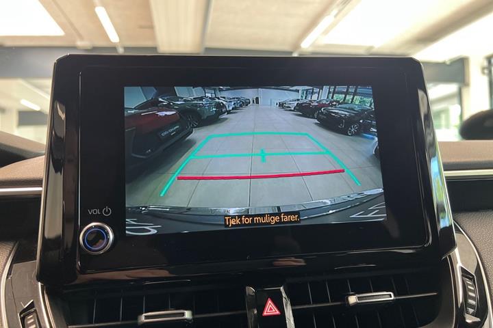 Blå Toyota Corolla fra 2023