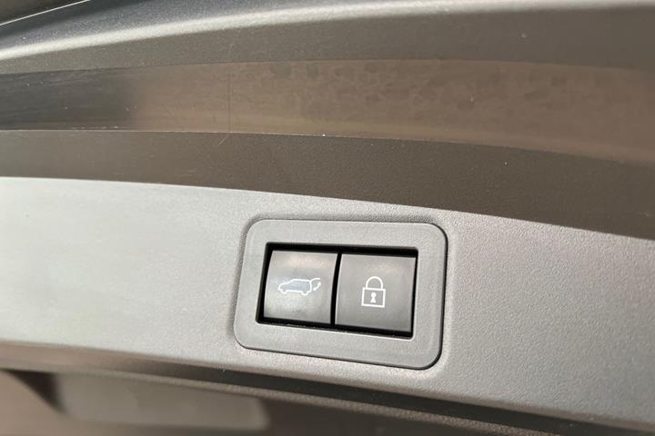 Blå Toyota Corolla fra 2023