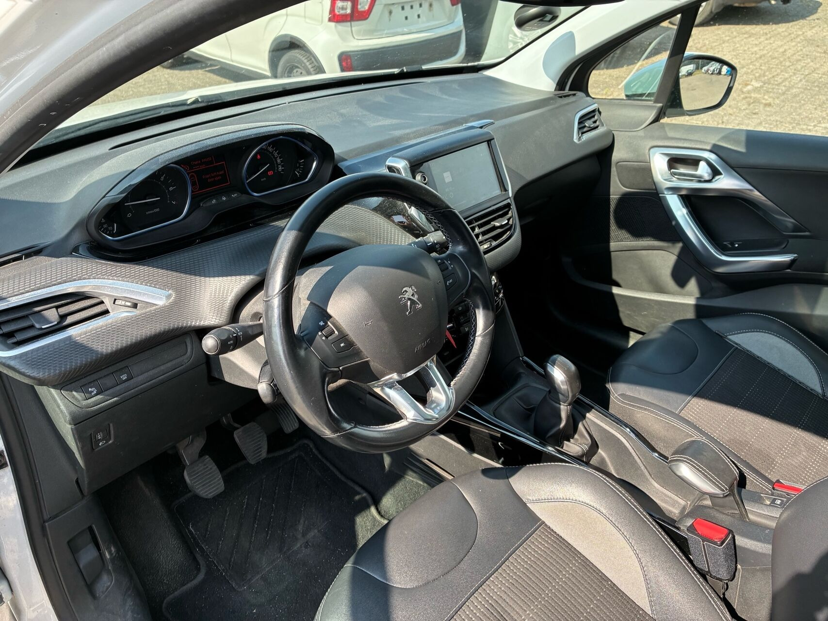 Hvid Peugeot 2008 fra 2018