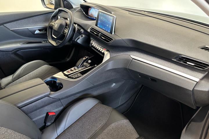 Sort Peugeot 3008 fra 2020