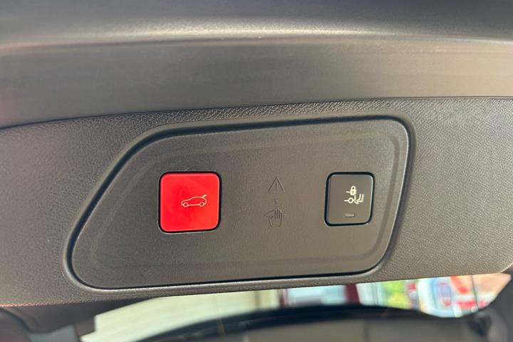 Sort Peugeot 3008 fra 2020