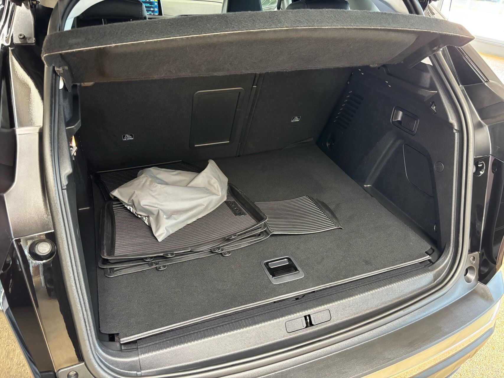 Sort Peugeot 3008 fra 2020