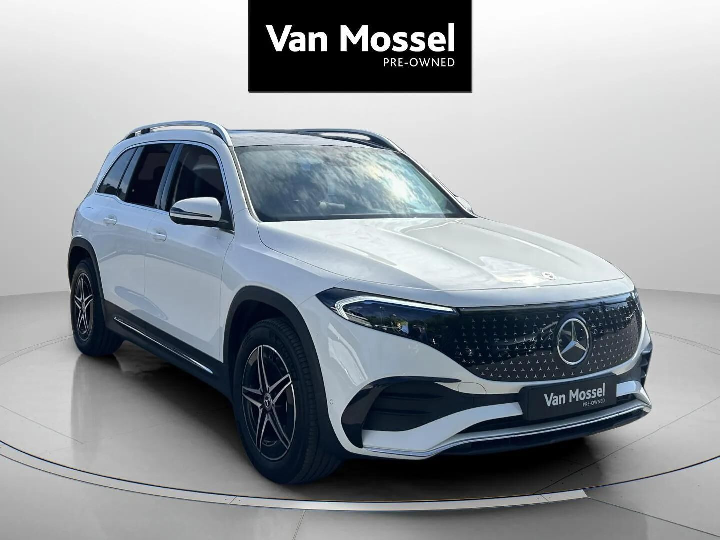 Hvid Mercedes EQB 250+ fra 2025