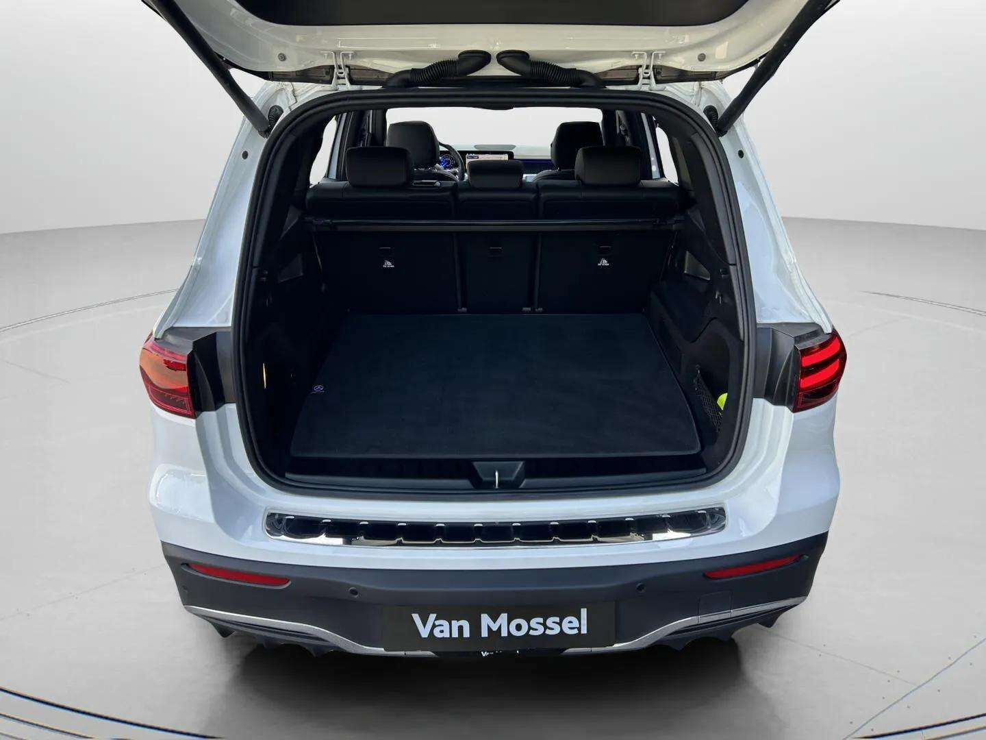 Hvid Mercedes EQB 250+ fra 2025