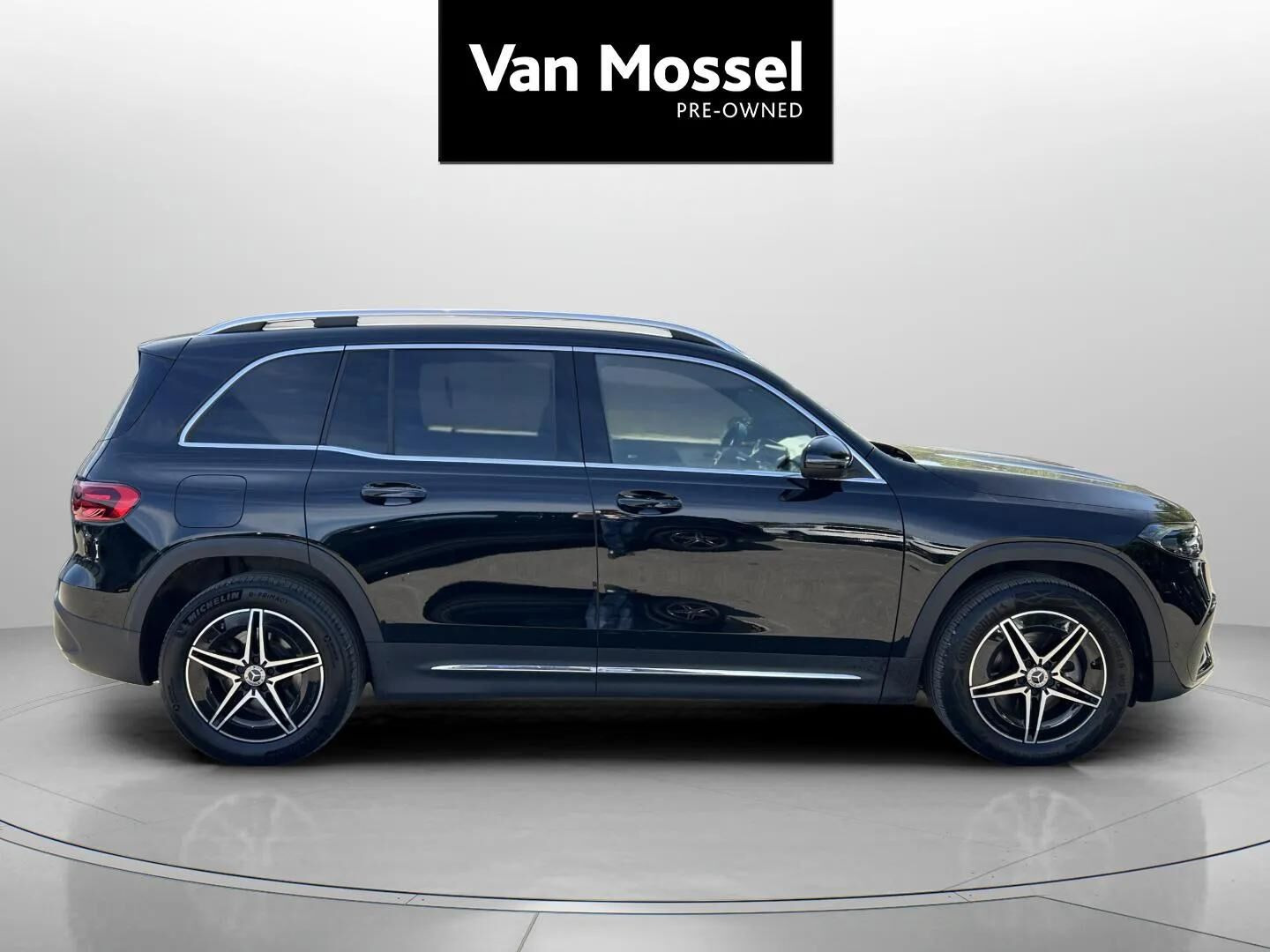 Sort Mercedes EQB 250+ fra 2024