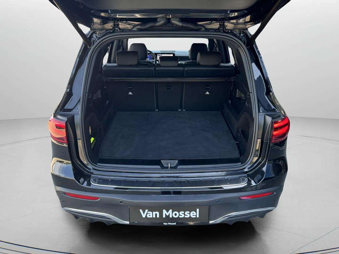 Sort Mercedes EQB 250+ fra 2024