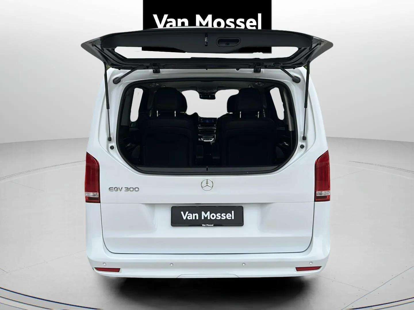 Hvid Mercedes EQV 300 fra 2022