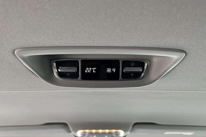 Hvid Mercedes EQV 300 fra 2022