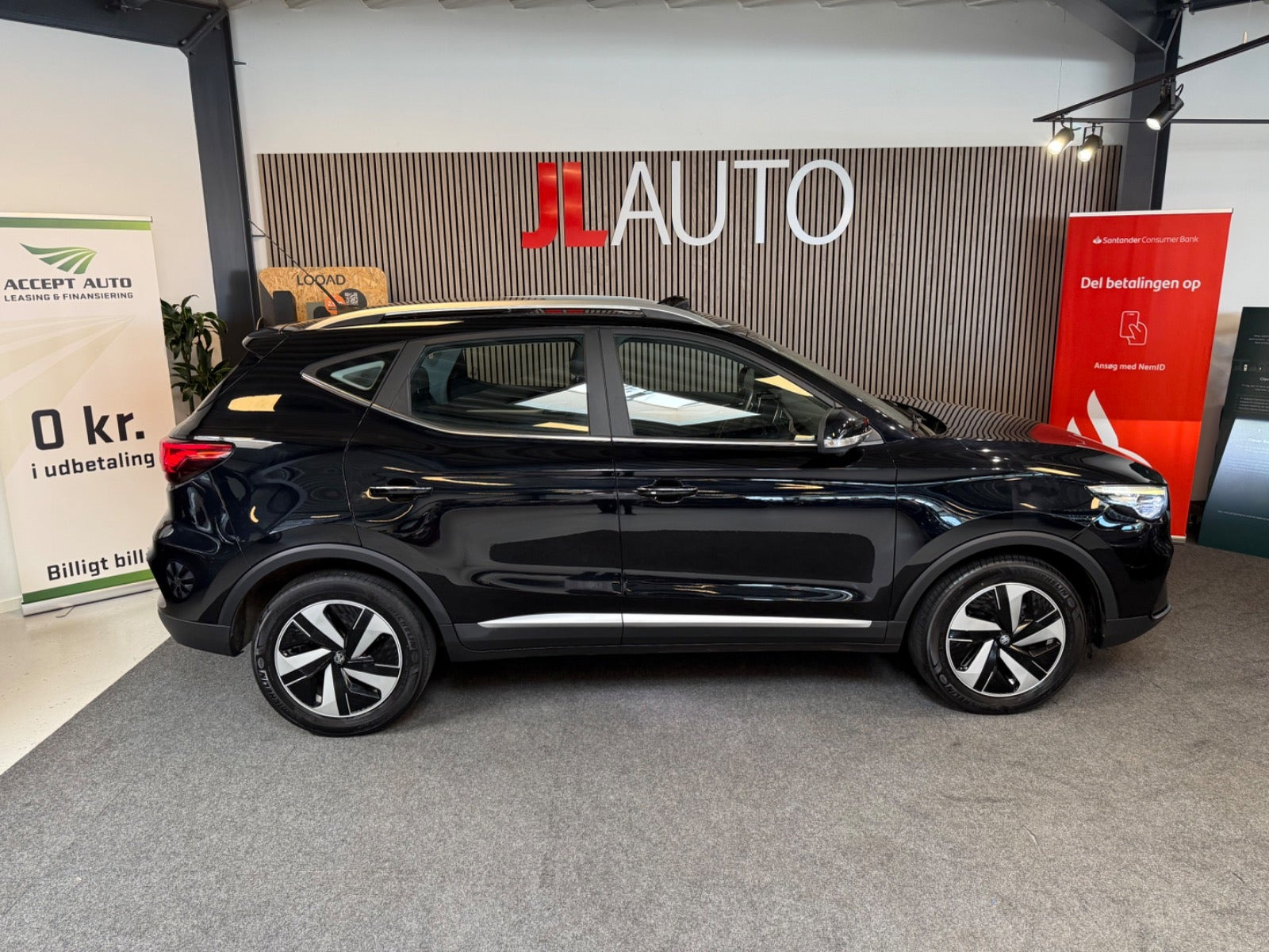 Sort MG ZS fra 2022