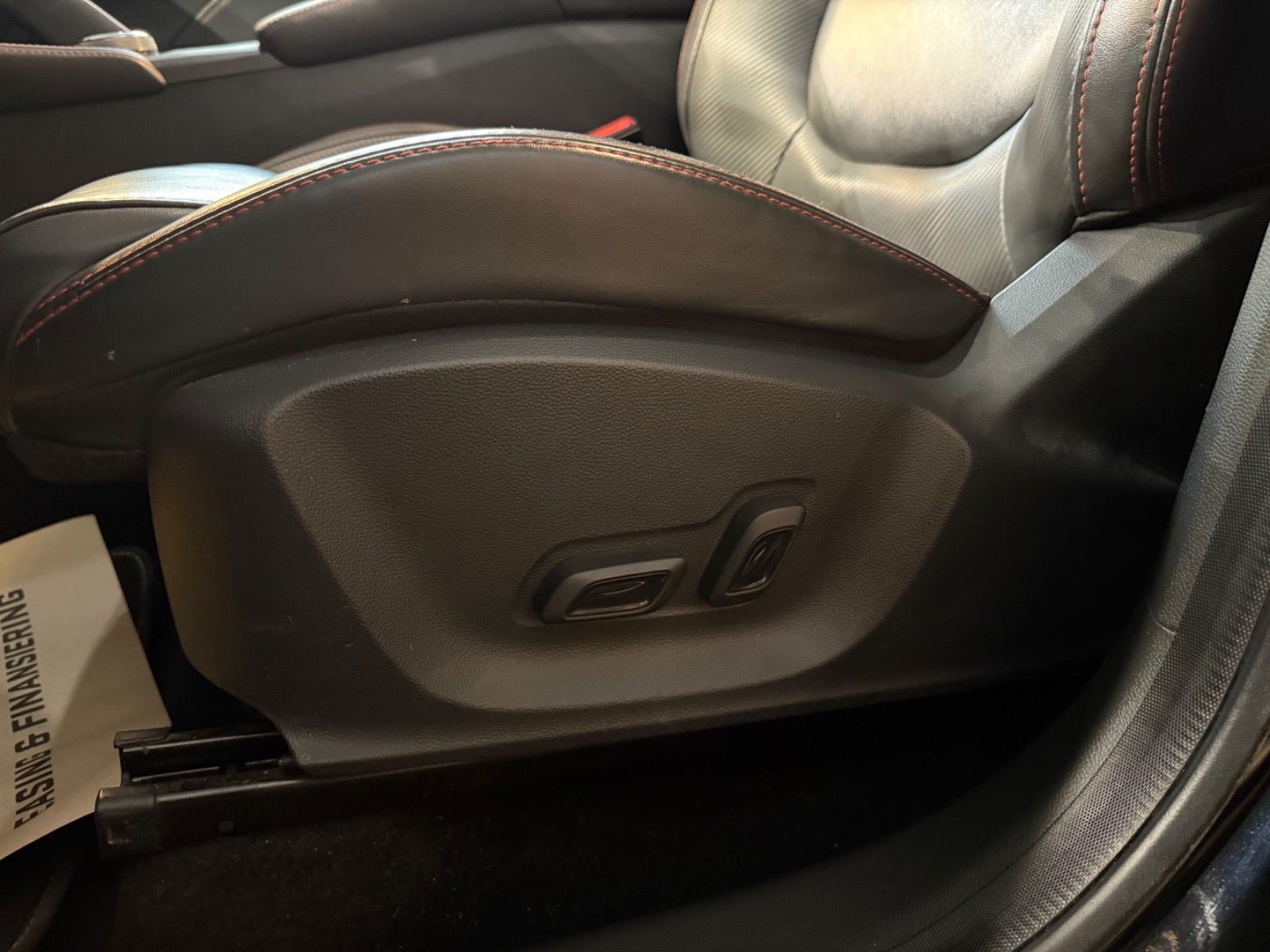 Sort MG ZS fra 2022