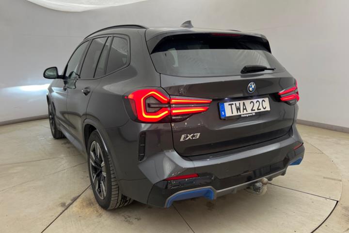 Grå BMW iX3 fra 2023