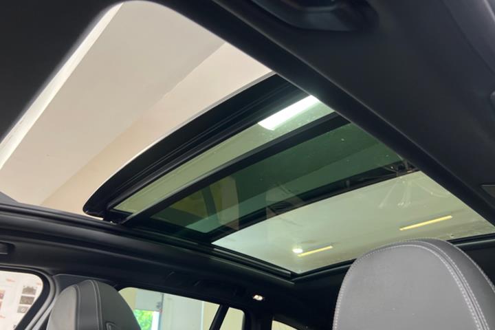 Grå BMW iX3 fra 2023