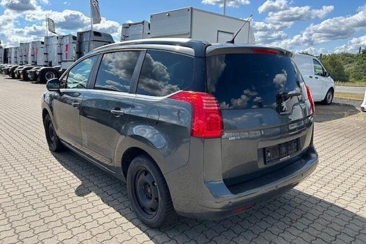 Grå Peugeot 5008 fra 2016