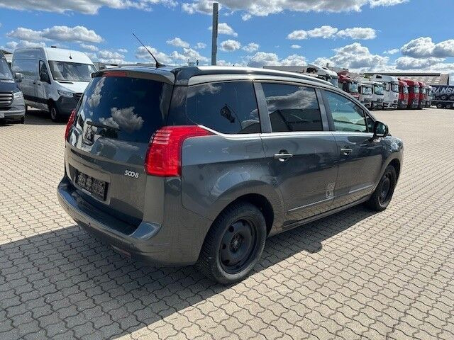 Grå Peugeot 5008 fra 2016