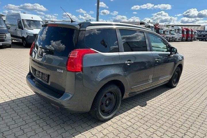Grå Peugeot 5008 fra 2016