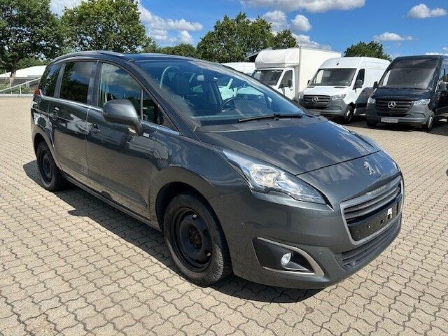 Grå Peugeot 5008 fra 2016