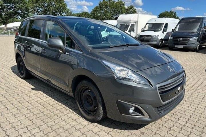 Grå Peugeot 5008 fra 2016