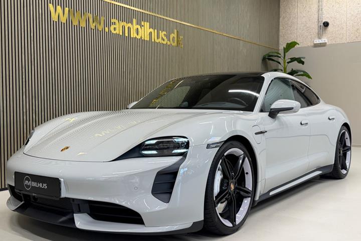 Grøn Porsche Taycan Turbo fra 2021