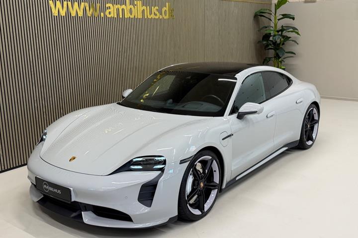 Grøn Porsche Taycan Turbo fra 2021