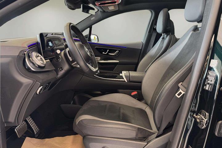 Grøn Mercedes EQE350 SUV fra 2025