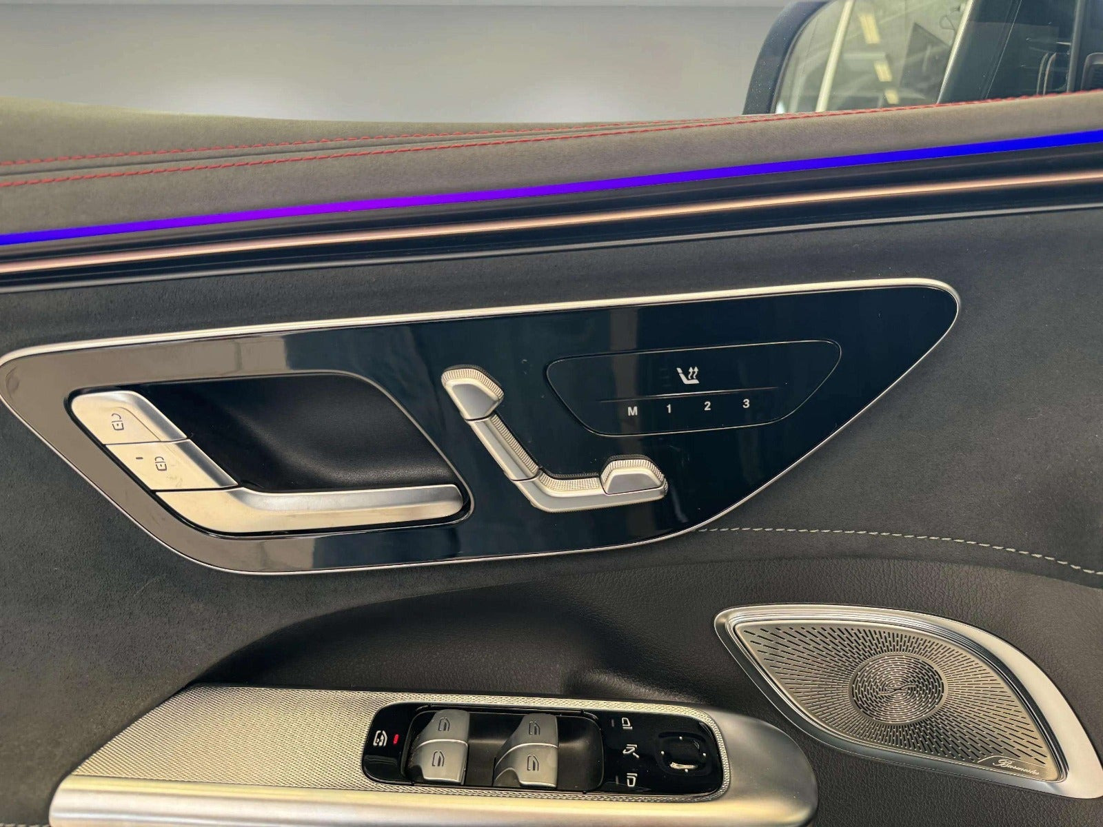 Grøn Mercedes EQE350 SUV fra 2025