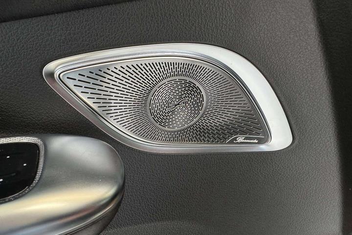 Grøn Mercedes EQE350 SUV fra 2025