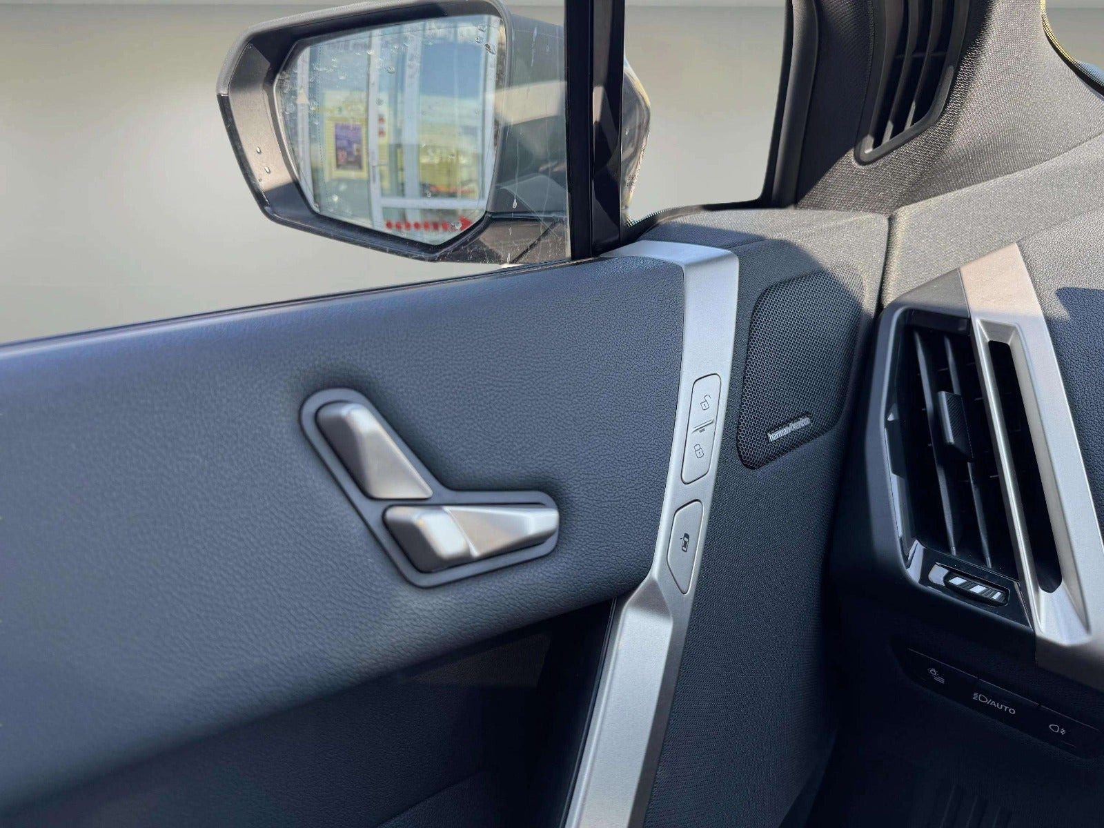 Orange BMW iX fra 2022